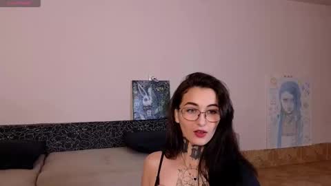 Liza online show from 10-21-25, 02:07