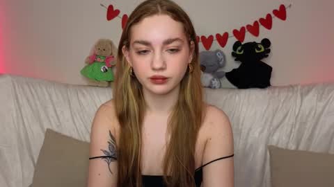 Snapshot of lisa_lit chatting on 02-25-25, 05:52 Lisa and Katerina online show from 02-25-25, 05:52