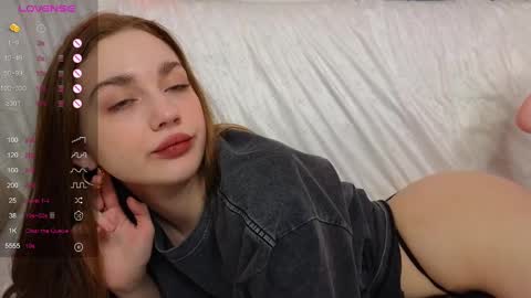 Snapshot of lisa_lit chatting on 02-25-25, 08:58 Lisa and Katerina online show from 02-25-25, 08:58