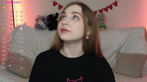 Snapshot of lisa_lit chatting on 02-26-25, 11:41 Lisa and Katerina online show from 02-26-25, 11:41