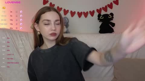 Snapshot of lisa_lit chatting on 02-27-25, 05:45 Lisa and Katerina online show from 02-27-25, 05:45