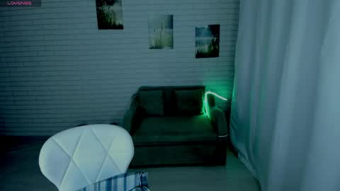 Snapshot of lisa_ree_ chatting on 06-11-26, 12:32 lisa online show from 06-11-26, 12:32