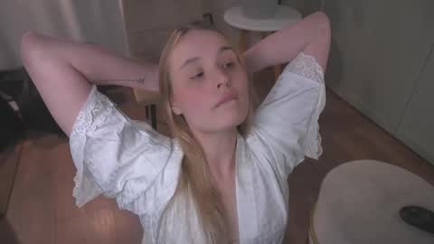 Elisabeth or Lisa online show from 02-10-26, 08:57