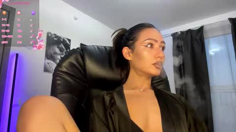 Lisa online show from 10-08-25, 01:20