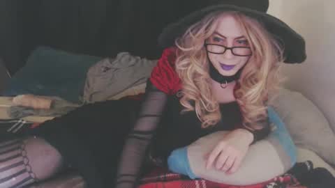 Snapshot of lisa_tyler chatting on 10-25-25, 07:05 Lisa Tyler online show from 10-25-25, 07:05