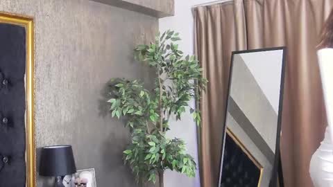 Snapshot of lisacroft chatting on 02-20-25, 05:55 lisacroft online show from 02-20-25, 05:55
