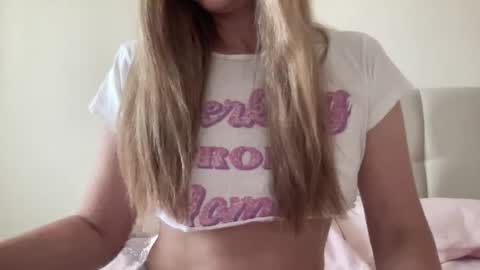 Snapshot of lisaflower1 chatting on 06-28-26, 01:50 Lisa online show from 06-28-26, 01:50