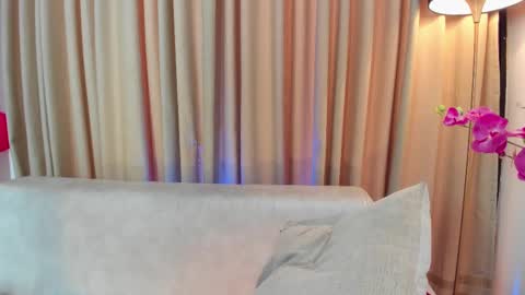 LisaHadwiin online show from 02-15-25, 09:37