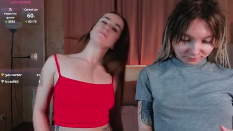 Hello our names are Kate and Alice this is our first day here. online show from 01-11-25, 06:14