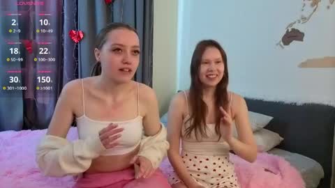 Snapshot of lisanelsona chatting on 05-25-26, 01:11 Hello our names are Kate and Alice this is our first day here. online show from 05-25-26, 01:11