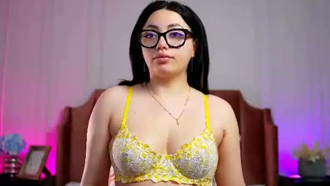 Snapshot of lisaraee chatting on 06-17-26, 04:26 Lisa online show from 06-17-26, 04:26