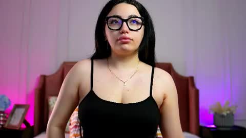 Snapshot of lisaraee chatting on 06-18-26, 04:24 Lisa online show from 06-18-26, 04:24