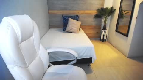 Snapshot of liseth_fox chatting on 12-21-24, 03:31 Liseth Fox online show from 12-21-24, 03:31