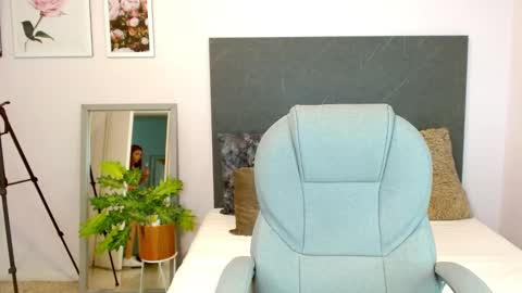 Snapshot of liseth_fox chatting on 01-18-25, 06:32 Liseth Fox online show from 01-18-25, 06:32