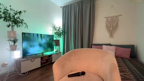 Snapshot of liss_n_gloss chatting on 05-14-26, 07:09 Lisa online show from 05-14-26, 07:09
