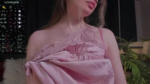 Snapshot of lissa_rose chatting on 12-26-24, 10:59 lissa_rose online show from 12-26-24, 10:59