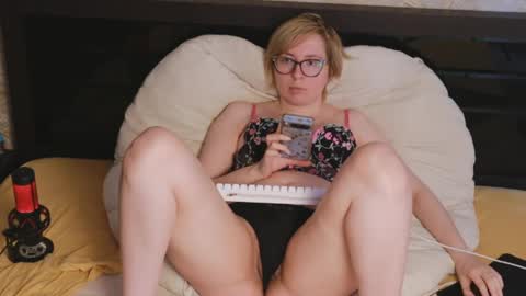 Snapshot of lissaho chatting on 05-27-26, 11:40 Lissa Ross online show from 05-27-26, 11:40