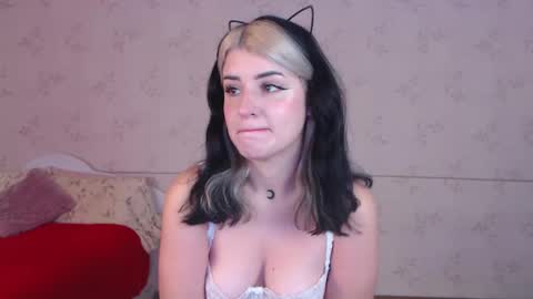 Alice Dont forget to thumbs up its very important  online show from 11-26-25, 08:37