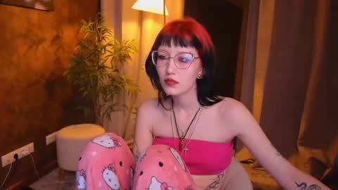 Snapshot of lissaros chatting on 02-14-25, 11:10 lissaros online show from 02-14-25, 11:10