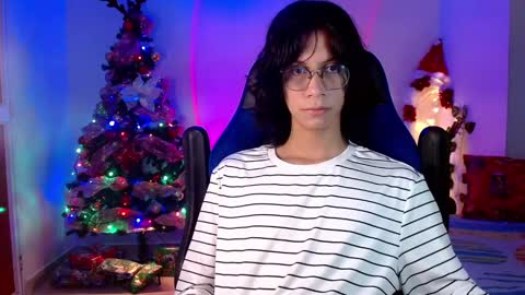 Snapshot of literateboy chatting on 12-10-24, 11:11 Literateboy online show from 12-10-24, 11:11