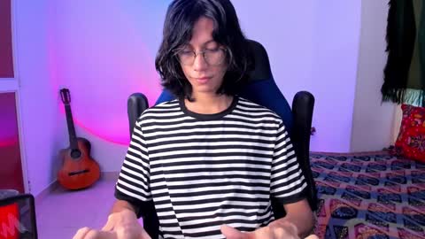 Snapshot of literateboy chatting on 01-10-25, 11:22 Literateboy online show from 01-10-25, 11:22