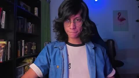 Snapshot of literateboy chatting on 09-09-25, 12:43 Literateboy online show from 09-09-25, 12:43