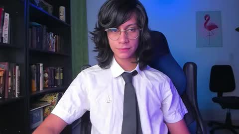 Snapshot of literateboy chatting on 09-10-25, 12:43 Literateboy online show from 09-10-25, 12:43