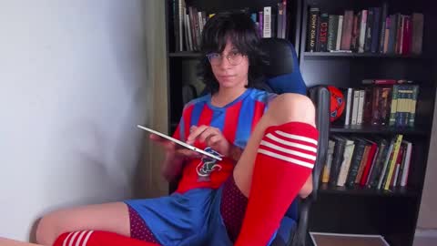 Snapshot of literateboy chatting on 10-16-25, 01:06 Literateboy online show from 10-16-25, 01:06