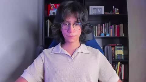 Snapshot of literateboy chatting on 10-21-25, 12:44 Literateboy online show from 10-21-25, 12:44