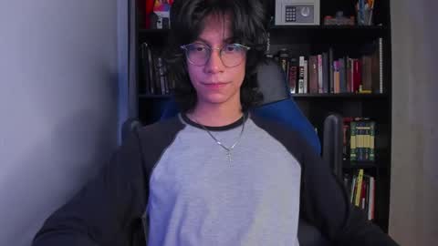 Snapshot of literateboy chatting on 11-04-25, 01:05 Literateboy online show from 11-04-25, 01:05