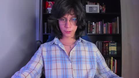 Snapshot of literateboy chatting on 11-11-25, 01:16 Literateboy online show from 11-11-25, 01:16