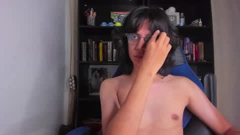 Snapshot of literateboy chatting on 12-18-25, 02:06 Literateboy online show from 12-18-25, 02:06