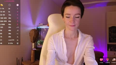 Snapshot of litllle_alis_a chatting on 11-11-25, 07:03 Alisa online show from 11-11-25, 07:03