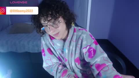 Snapshot of little__amy_ chatting on 01-10-25, 11:33  AMY  online show from 01-10-25, 11:33