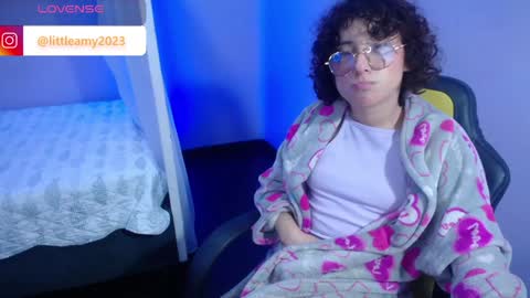 Snapshot of little__amy_ chatting on 01-15-25, 09:45  AMY  online show from 01-15-25, 09:45