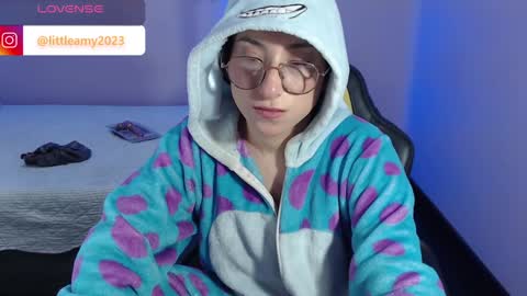 Snapshot of little__amy_ chatting on 01-31-25, 06:14  AMY  online show from 01-31-25, 06:14