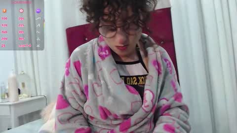 Snapshot of little__amy_ chatting on 10-04-25, 08:18  AMY  online show from 10-04-25, 08:18