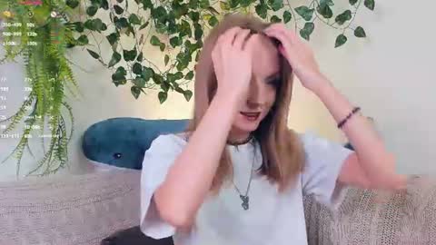 Snapshot of little__caprice chatting on 06-16-26, 07:55 Bella online show from 06-16-26, 07:55