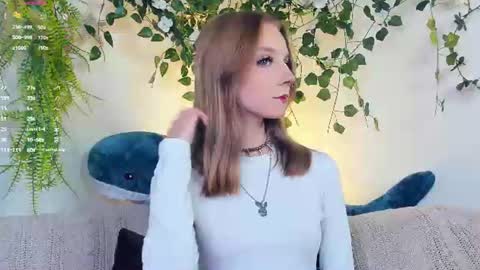 Snapshot of little__caprice chatting on 06-19-26, 08:18 Bella online show from 06-19-26, 08:18