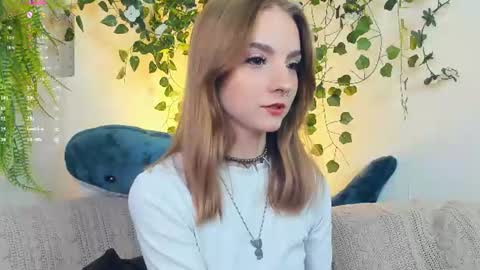 Snapshot of little__caprice chatting on 07-03-26, 07:59 Bella online show from 07-03-26, 07:59