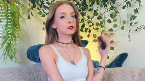Snapshot of little__caprice chatting on 07-24-26, 08:01 Bella online show from 07-24-26, 08:01