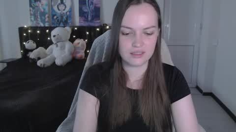 Snapshot of little__flowers chatting on 09-18-25, 06:48 little__flowers online show from 09-18-25, 06:48