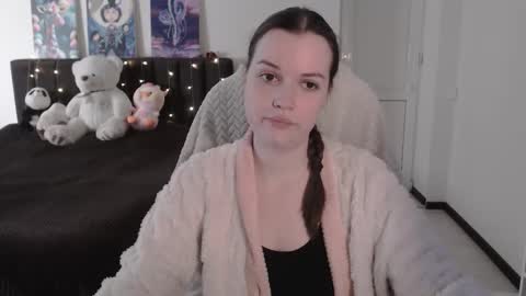 Snapshot of little__flowers chatting on 10-18-25, 08:04 little__flowers online show from 10-18-25, 08:04