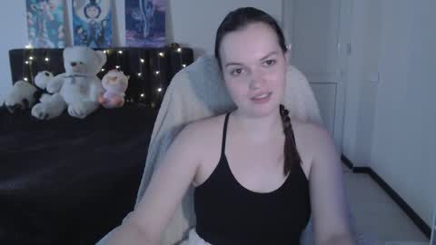 Snapshot of little__flowers chatting on 10-19-25, 07:42 little__flowers online show from 10-19-25, 07:42