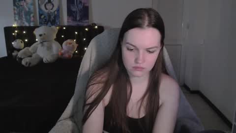 Snapshot of little__flowers chatting on 10-20-25, 08:15 little__flowers online show from 10-20-25, 08:15