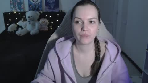 Snapshot of little__flowers chatting on 04-24-26, 10:07 little__flowers online show from 04-24-26, 10:07