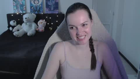 Snapshot of little__flowers chatting on 05-13-26, 09:06 little__flowers online show from 05-13-26, 09:06