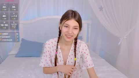 Snapshot of little__lunaa chatting on 04-20-26, 09:12 online show from 04-20-26, 09:12