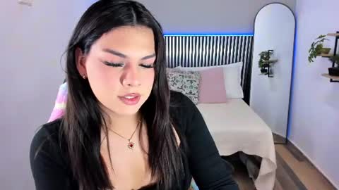 Snapshot of little_alli chatting on 06-24-26, 12:53 L I T T L E A L L I online show from 06-24-26, 12:53