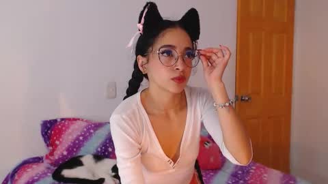 Snapshot of little_angelito2 chatting on 10-28-25, 10:01 TU ANGELITO online show from 10-28-25, 10:01